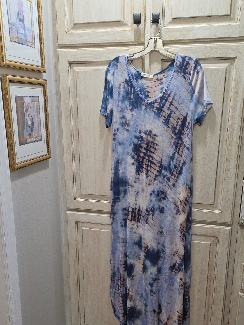 eesome Blue & Cream Tie-Dye V-Neck Maxi T-Shirt Dress